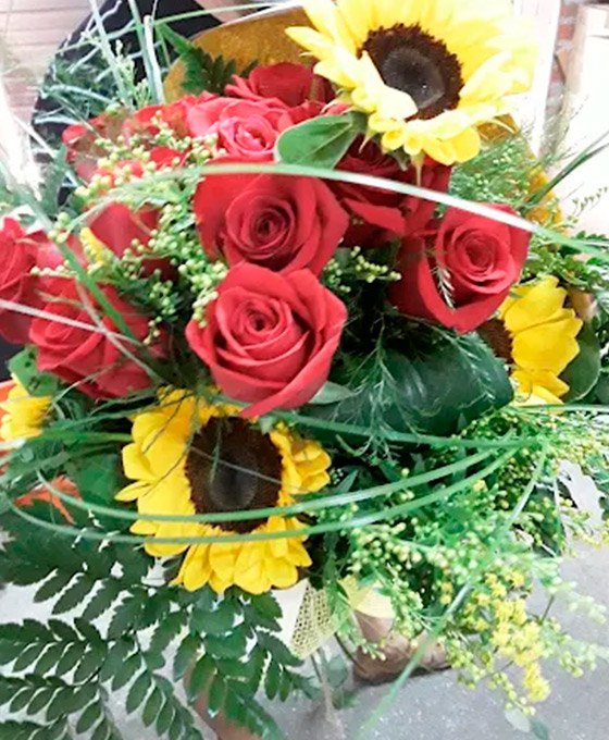 Ramo de Girasoles y Rosas